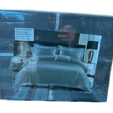 Це сімейний комплект постільної білизни сірого кольору у смужку, виконаний зі страйп-сатину. №13